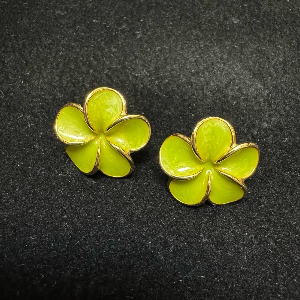 Earrings green enamel Plumeria flowers signed RDH goldtone ,vintage